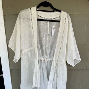 NWT Abercrombie tie front kimono coverup